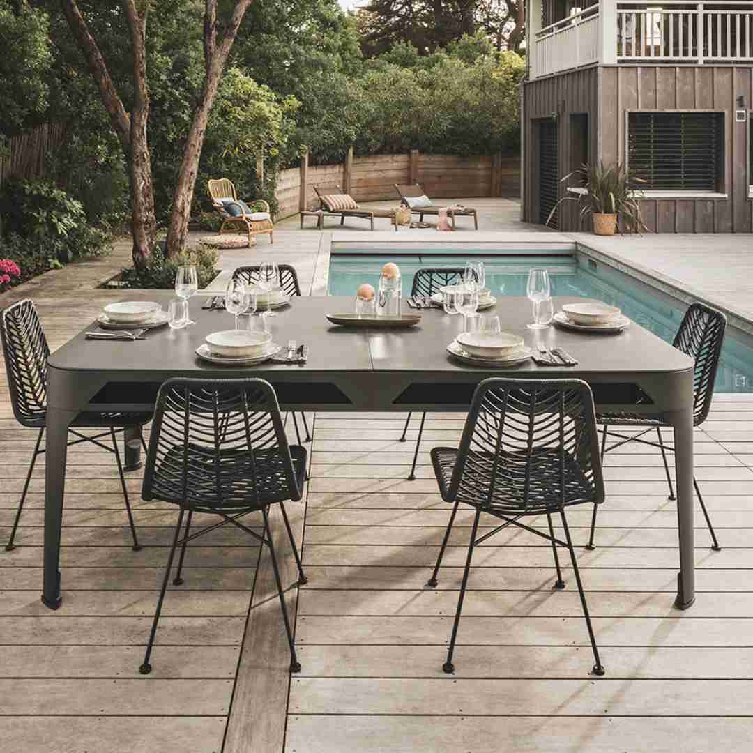 outdoor pool table